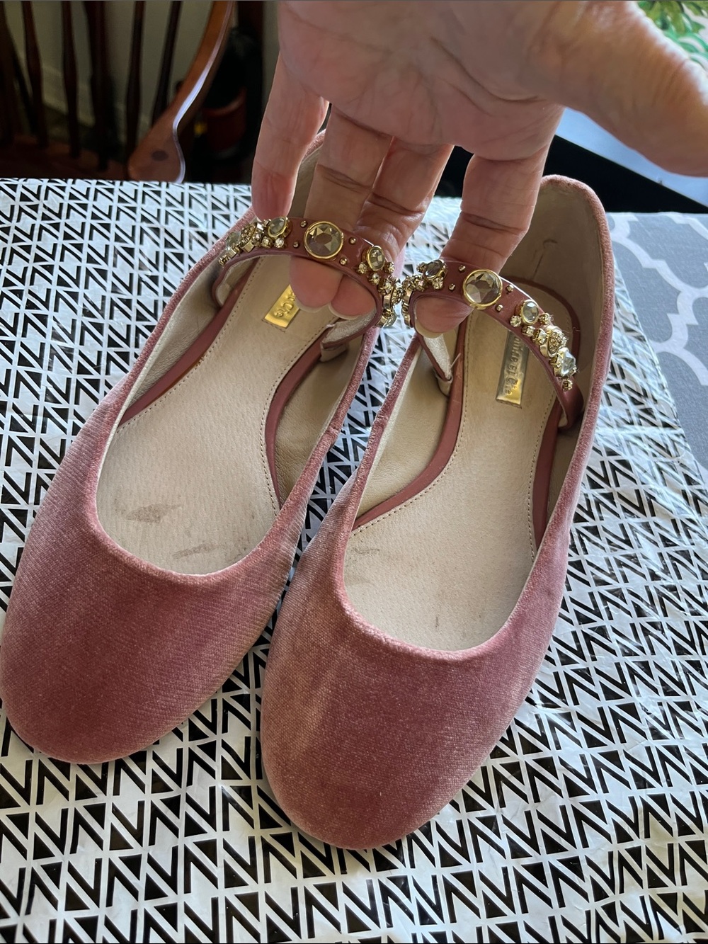 NWOTs Size 8 Louise et  Cie Women's Pink Velvet Jeweled Strap Flats